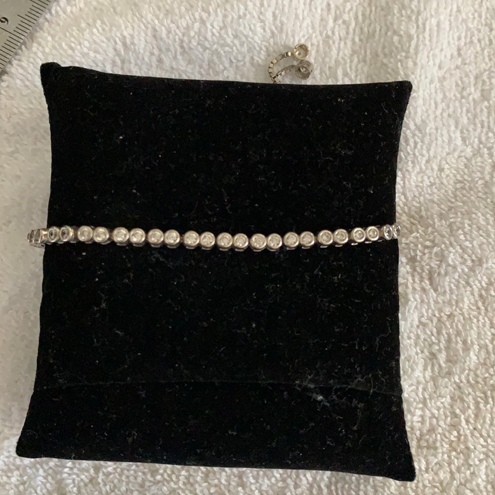 Adjustable bracelet with white stone sterling silver